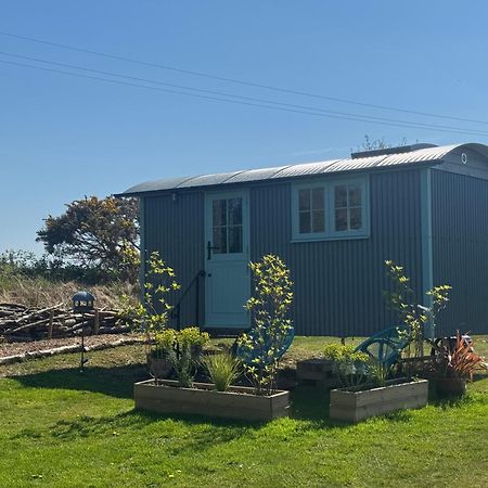 Toms Hut And Robins Rest Shepherd Huts Near Wadebridge Exterior foto