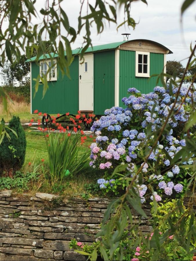 Toms Hut And Robins Rest Shepherd Huts Near Wadebridge Exterior foto