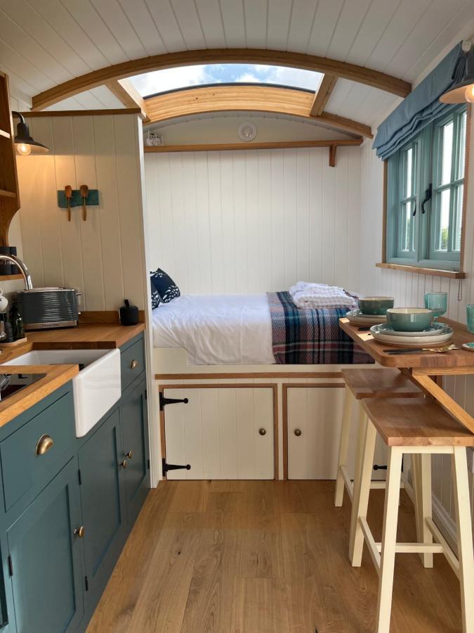 Toms Hut And Robins Rest Shepherd Huts Near Wadebridge Exterior foto